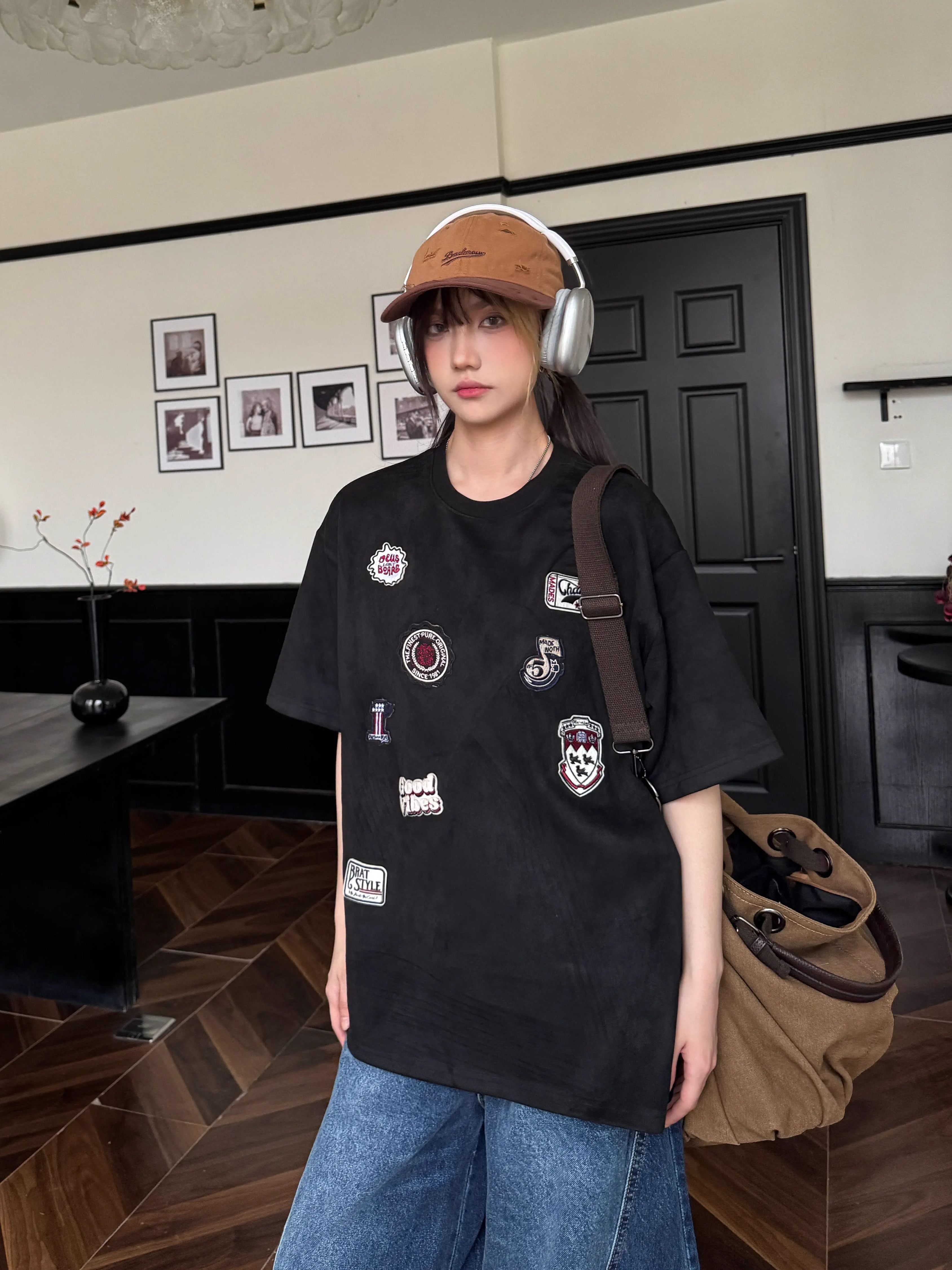 Retro American Badge Embroidered Suede Short-Sleeve Unisex T-Shirt - Summer Street Style, Loose Fit Heavyweight Tee Retro American Badge Embroidered Suede Short-Sleeve Unisex T-Shirt - Summer Street Style, Loose Fit Heavyweight Tee