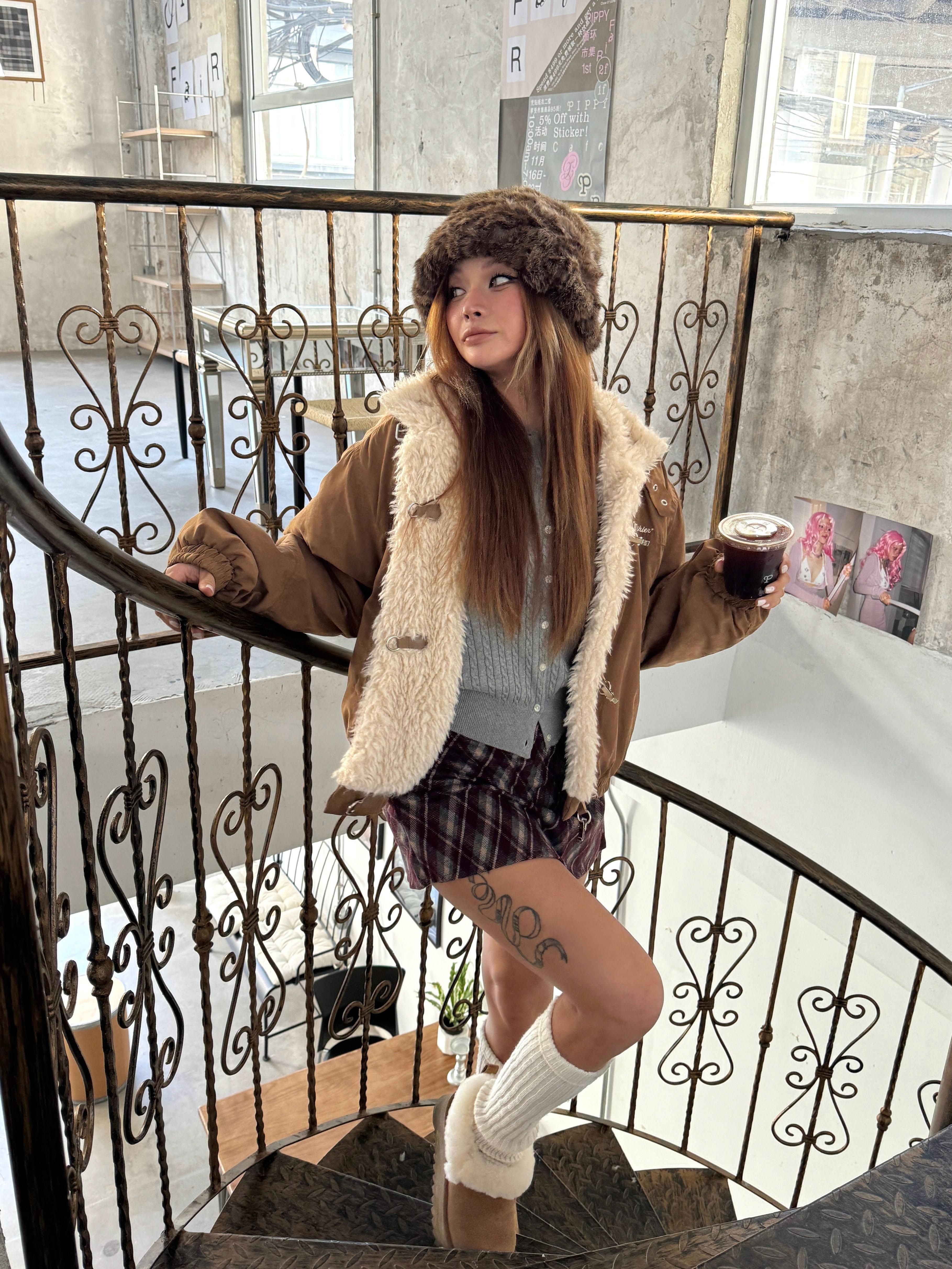 Retro American Patchwork Lamb Wool Coat with Fur Collar - Warm Loose Fit Winter Jacket for Stylish Cold Weather Fashion Retro American Patchwork Lamb Wool Coat with Fur Collar - Warm Loose Fit Winter Jacket for Stylish Cold Weather Fashion
