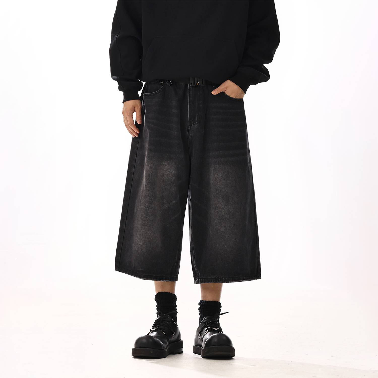 Retro American-Style Washed Denim Capri Pants for Summer, Unisex Casual Loose-Fitting Straight-Leg Shorts Retro American-Style Washed Denim Capri Pants for Summer, Unisex Casual Loose-Fitting Straight-Leg Shorts