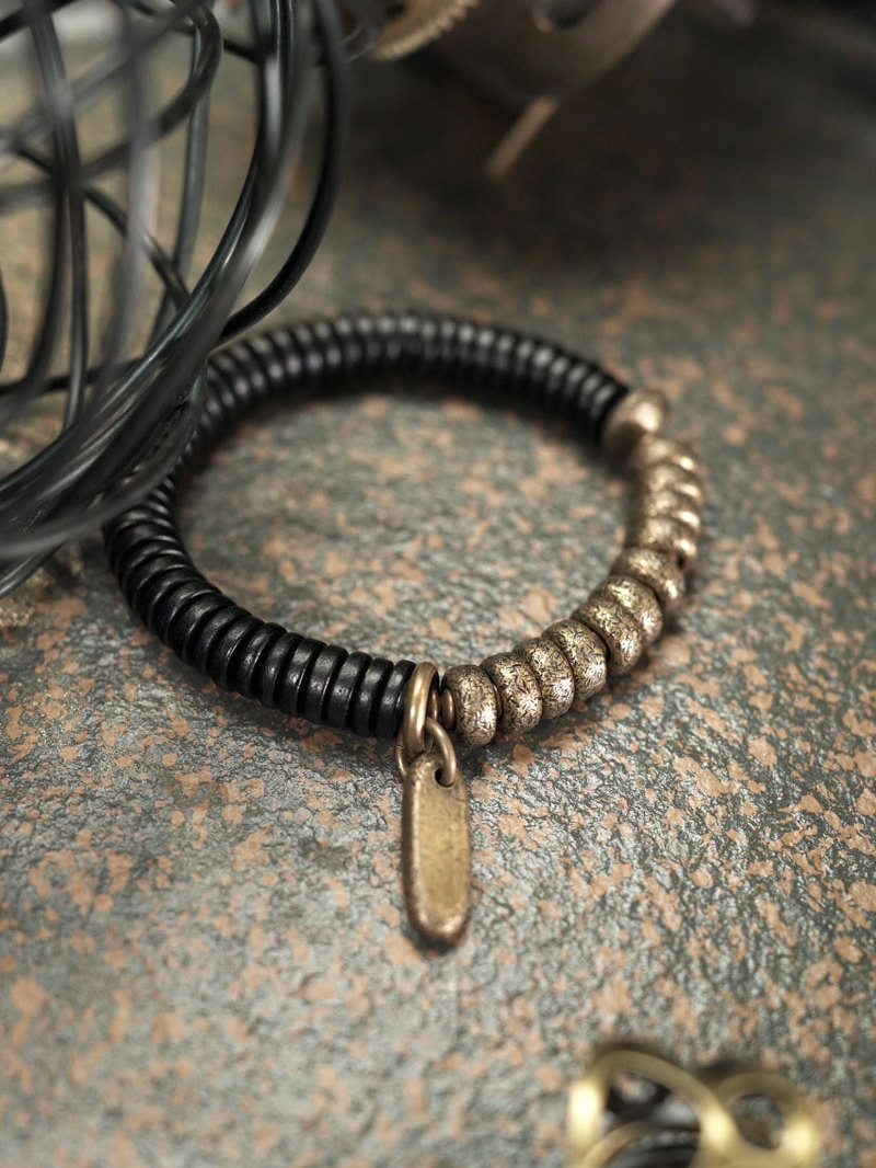 Retro Black Sandalwood Bracelet for Men and Women - Simple Design, Non-Fish Home曲尾花 Jewelry, Unique Personality Accessory Retro Black Sandalwood Bracelet for Men and Women - Simple Design, Non-Fish Home曲尾花 Jewelry, Unique Personality Accessory