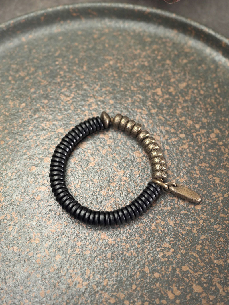 Retro Black Sandalwood Bracelet for Men and Women - Simple Design, Non-Fish Home曲尾花 Jewelry, Unique Personality Accessory Retro Black Sandalwood Bracelet for Men and Women - Simple Design, Non-Fish Home曲尾花 Jewelry, Unique Personality Accessory