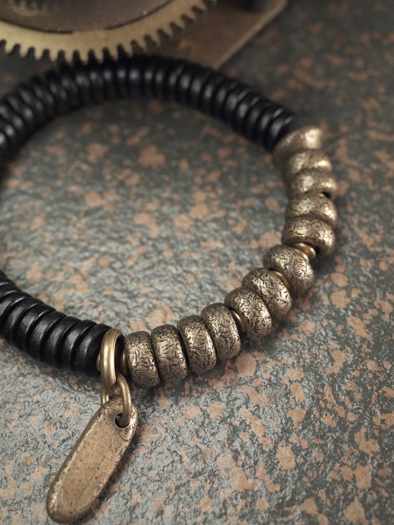 Retro Black Sandalwood Bracelet for Men and Women - Simple Design, Non-Fish Home曲尾花 Jewelry, Unique Personality Accessory Retro Black Sandalwood Bracelet for Men and Women - Simple Design, Non-Fish Home曲尾花 Jewelry, Unique Personality Accessory