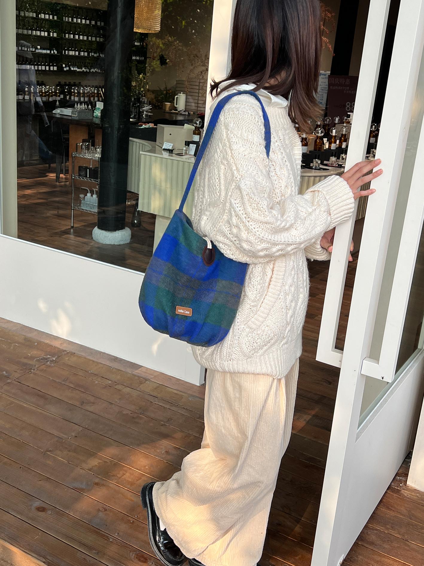 Retro Blue-Green Plaid Pumpkin Bag - Cute Woolen Shoulder Bag for Y2K Style Enthusiasts Retro Blue-Green Plaid Pumpkin Bag - Cute Woolen Shoulder Bag for Y2K Style Enthusiasts