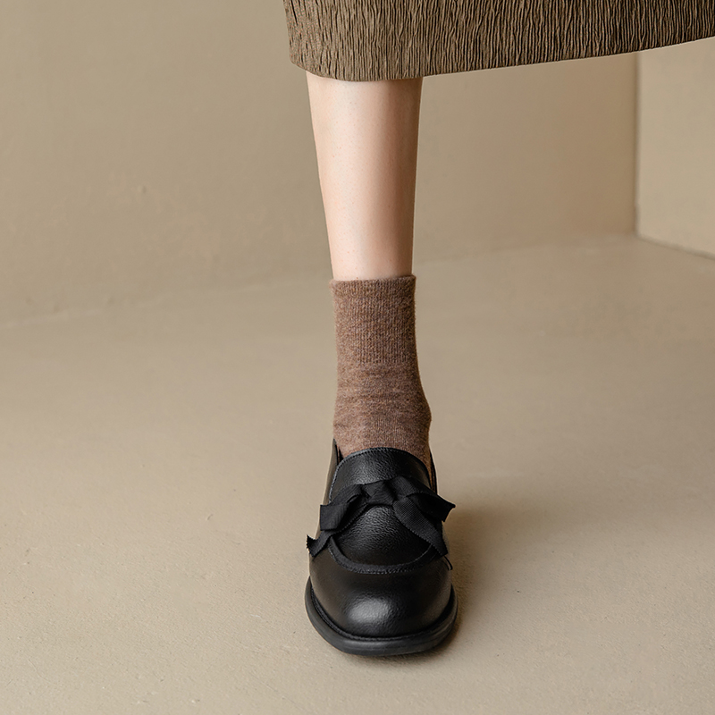 Retro British Style Leather Loafers for Women, Round Toe Chunky Heel Slip-On Flats, Soft Cowhide, Spring Autumn Mid-Heel Shoes