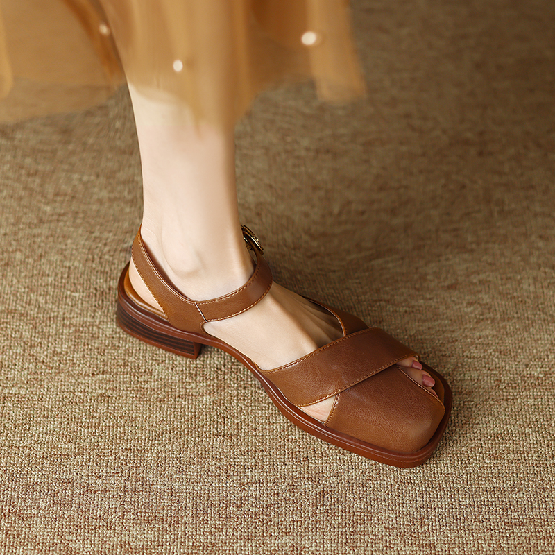 Retro Brown Closed-Toe Sandals for Women - Summer Chunky Heel One-Strap Roman Shoes in Genuine Leather, Versatile Large Size 41-43