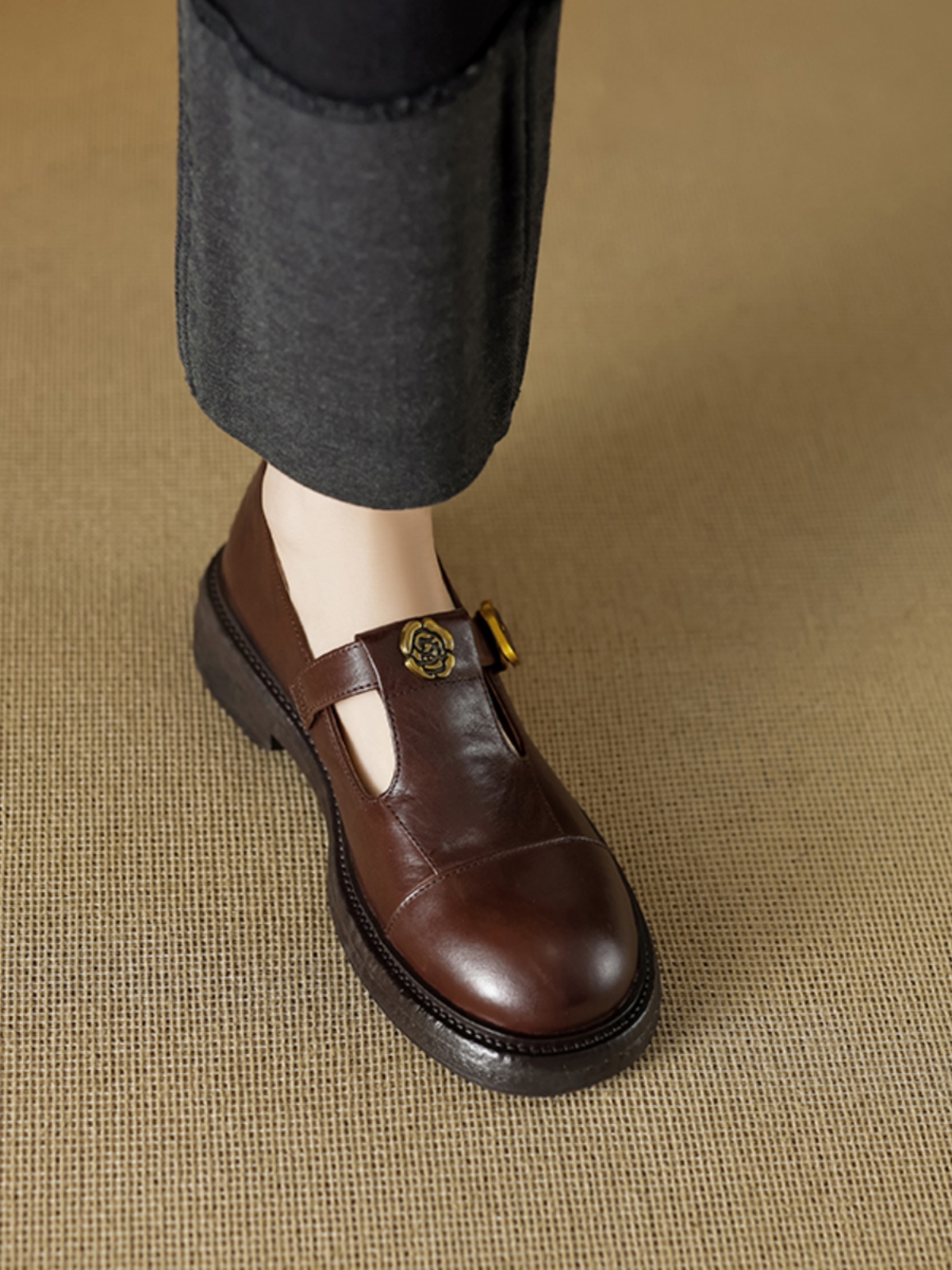 Retro Camellia Leather Mary Jane Shoes for Women - Thick-Soled, Medium Heel, Slip-On, Round Toe, College Style Flats Retro Camellia Leather Mary Jane Shoes for Women - Thick-Soled, Medium Heel, Slip-On, Round Toe, College Style Flats