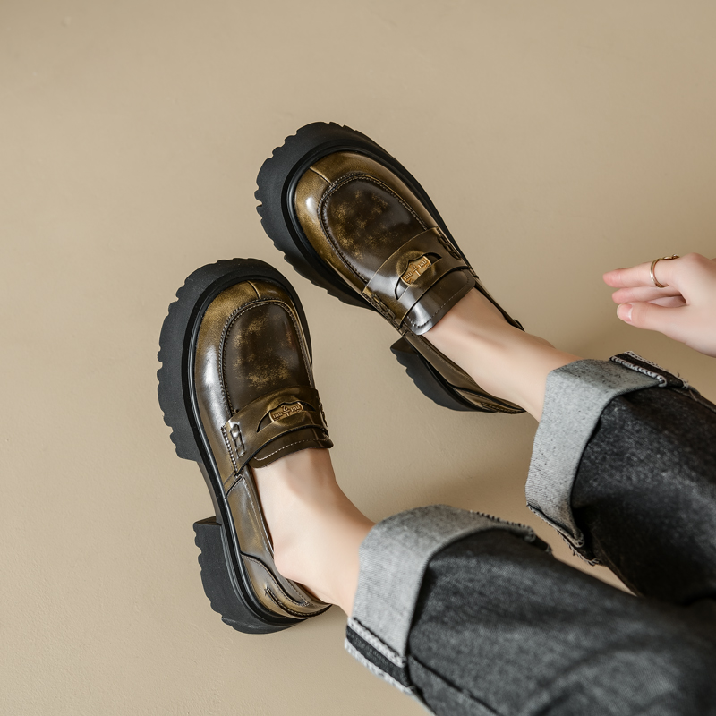 Retro Chunky Heel Loafers for Women, Thick-Soled Slip-On Leather Flats with Gold Coin Detail, College Style, Petite Sizes