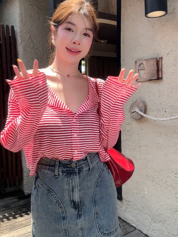 Retro Color-Blocked Striped V-Neck Long Sleeve Sun Protection T-Shirt for Women - Loose Casual Cardigan Top for Spring/Summer Retro Color-Blocked Striped V-Neck Long Sleeve Sun Protection T-Shirt for Women - Loose Casual Cardigan Top for Spring/Summer