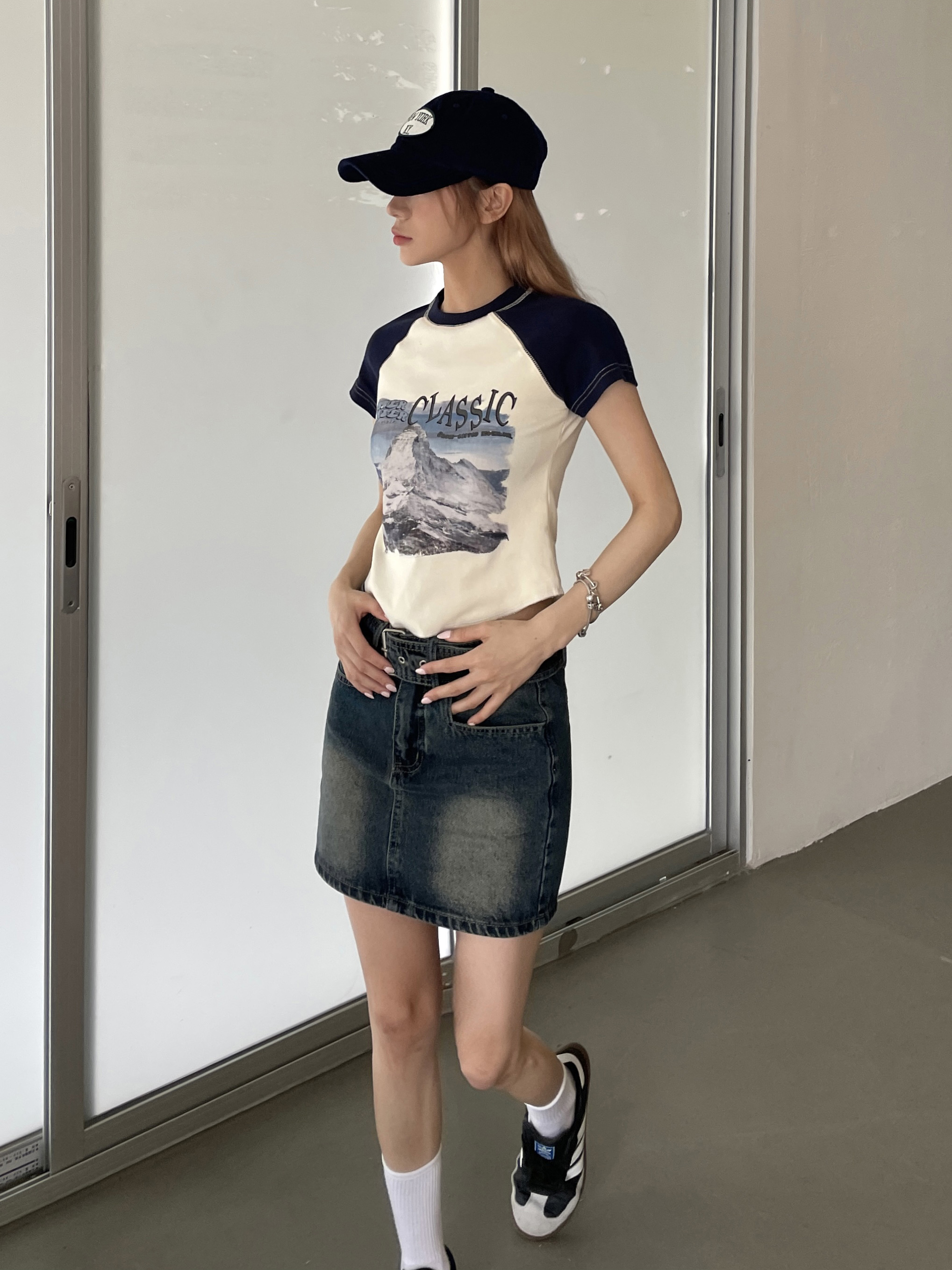 Retro Color-Blocking Spicy Girl Cropped T-Shirt - Slim Fit Short Sleeve Top for a 2025 American Style Look Retro Color-Blocking Spicy Girl Cropped T-Shirt - Slim Fit Short Sleeve Top for a 2025 American Style Look