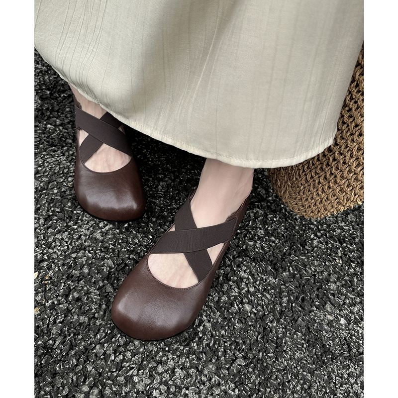 Retro Cross Strap Ballet Shoes for Women - Low Heel Square Toe Mary Jane Flats, Comfortable Chunky Heel Grandma Style, Size 40 Retro Cross Strap Ballet Shoes for Women - Low Heel Square Toe Mary Jane Flats, Comfortable Chunky Heel Grandma Style, Size 40