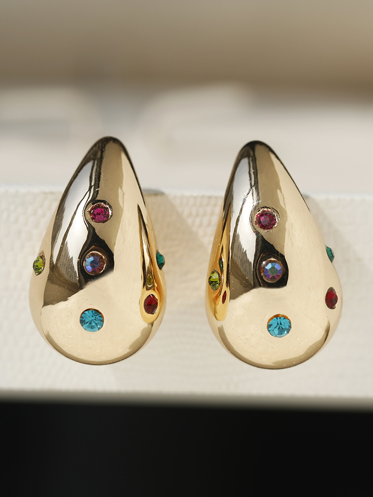 Retro European and American High-End Stud Earrings - Exquisite Light Luxury Design, Versatile Fashion Statement for Any Occasion Retro European and American High-End Stud Earrings - Exquisite Light Luxury Design, Versatile Fashion Statement for Any Occasion