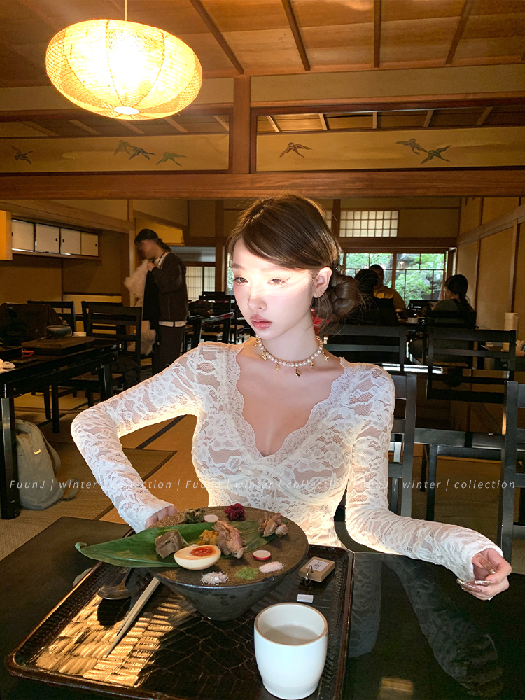 Retro Fishing Series Women's V-Neck Lace Base Shirt - Waist-Cinching Slim Fit Top, Perfect for Y2K and 90s Style Fashion Retro Fishing Series Women's V-Neck Lace Base Shirt - Waist-Cinching Slim Fit Top, Perfect for Y2K and 90s Style Fashion