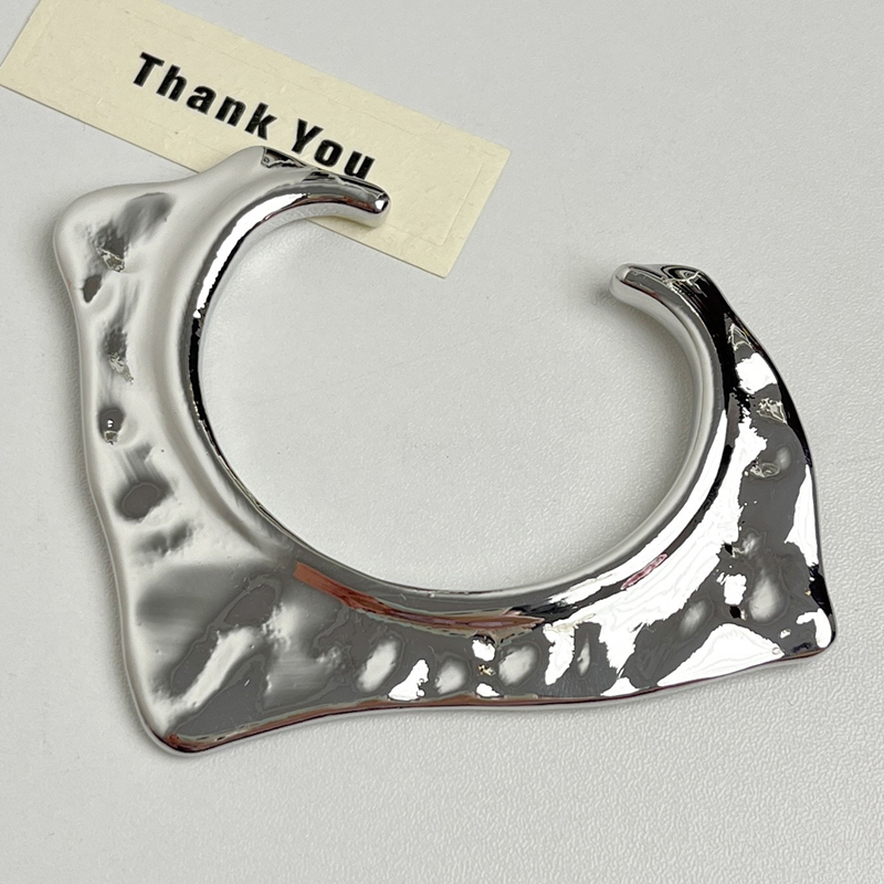 Retro Glossy Irregular Metal Diamond-Shaped Open Bracelet for Women - Light Luxury Niche Exquisite Stacking Bangle Retro Glossy Irregular Metal Diamond-Shaped Open Bracelet for Women - Light Luxury Niche Exquisite Stacking Bangle