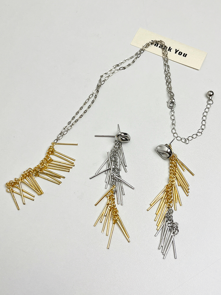 Retro Gold and Silver Color-Blocking Tassel Asymmetrical Long Earrings for Women - Light Luxury High-End Fashion Jewelry Retro Gold and Silver Color-Blocking Tassel Asymmetrical Long Earrings for Women - Light Luxury High-End Fashion Jewelry