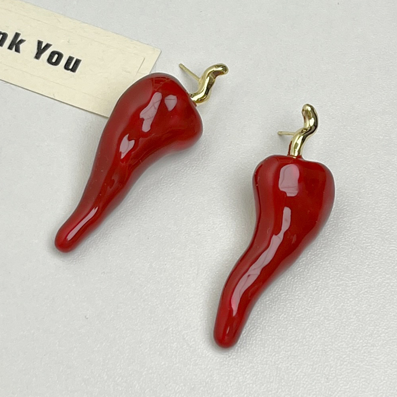 Retro Gold Dripping Oil Red Pepper Spliced Necklace for Women - Light Luxury Clavicle Chain for Autumn Winter 2025