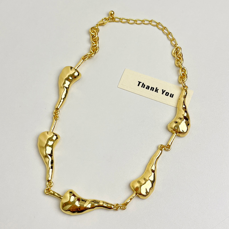 Retro Gold Dripping Oil Red Pepper Spliced Necklace for Women - Light Luxury Clavicle Chain for Autumn Winter 2025 Retro Gold Dripping Oil Red Pepper Spliced Necklace for Women - Light Luxury Clavicle Chain for Autumn Winter 2025