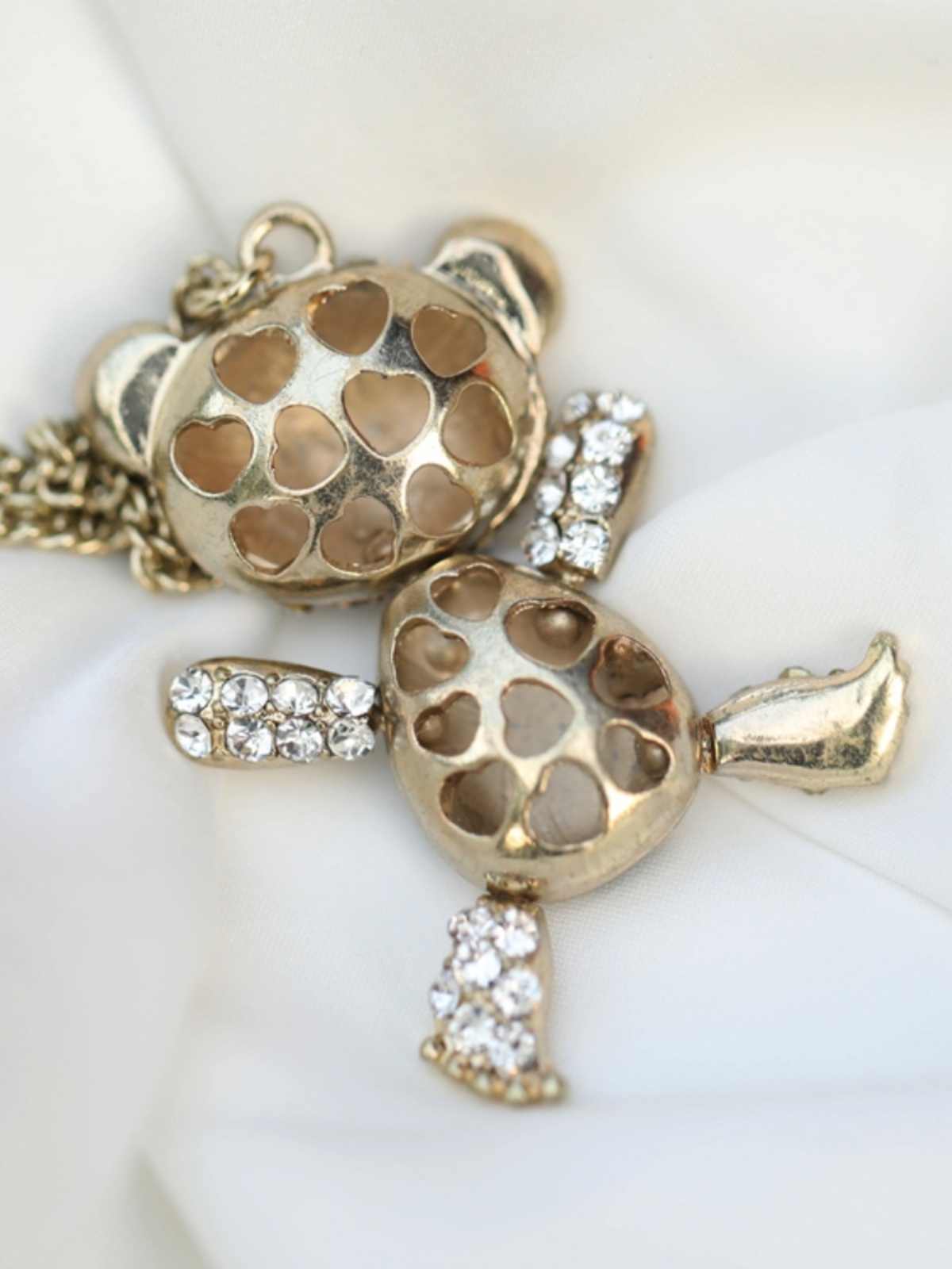 Retro Gold Hollow Bear Necklace with Full Diamonds - Colorful Glazed Animal Sweater Chain Jewelry for a Unique Statement