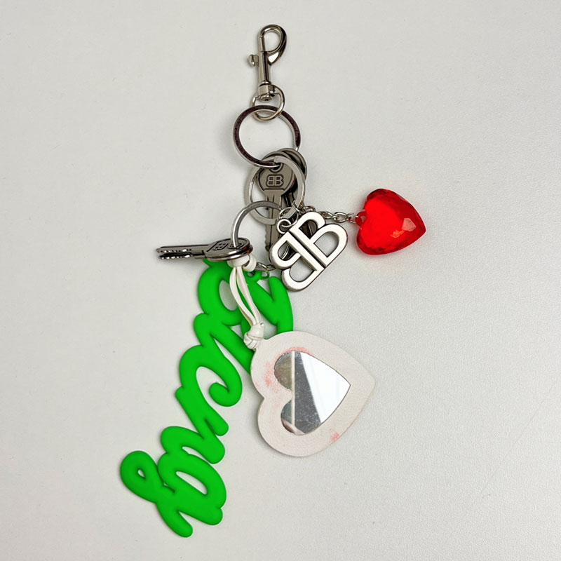 Retro Heart Eiffel Tower Keychain Pendant - Fashionable Lock Buckle Metal Handbag Decoration Accessory