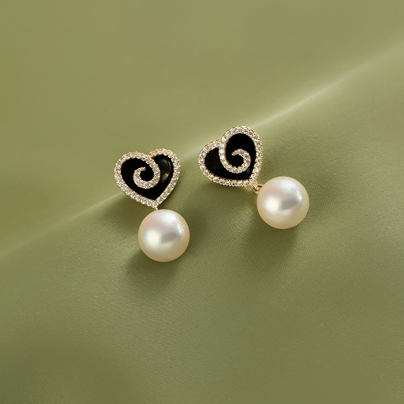 Retro Heart Flower Pearl Drop Earrings for Women, Minimalist French Design, Trendy 2025 Fashion Accessory