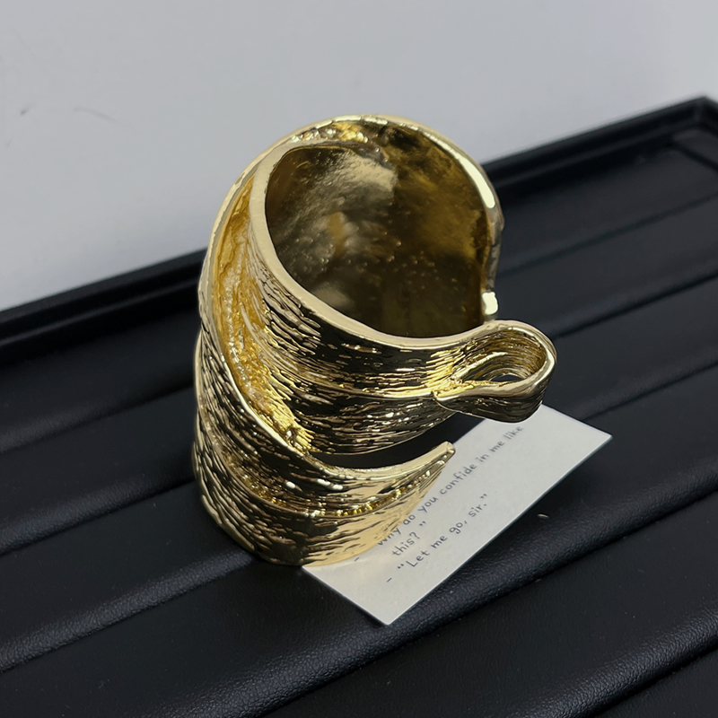 Retro High-End Open Cuff Bracelet for Women - Exaggerated 3D Textured Gold Design, Irregular Heavy-Duty Style