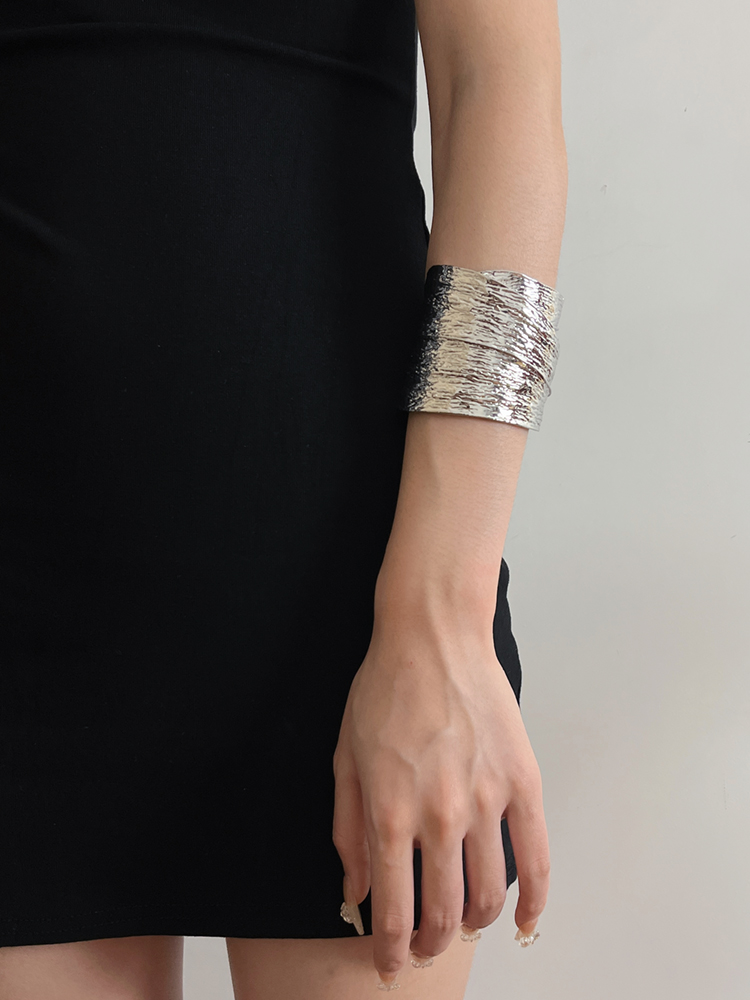 Retro High-End Open Cuff Bracelet for Women - Exaggerated 3D Textured Gold Design, Irregular Heavy-Duty Style Retro High-End Open Cuff Bracelet for Women - Exaggerated 3D Textured Gold Design, Irregular Heavy-Duty Style