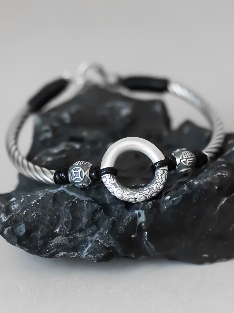 Retro High-End Pure Silver Safety Buckle Bracelet for Men and Women - Vintage Finish Hand Rope Design Retro High-End Pure Silver Safety Buckle Bracelet for Men and Women - Vintage Finish Hand Rope Design