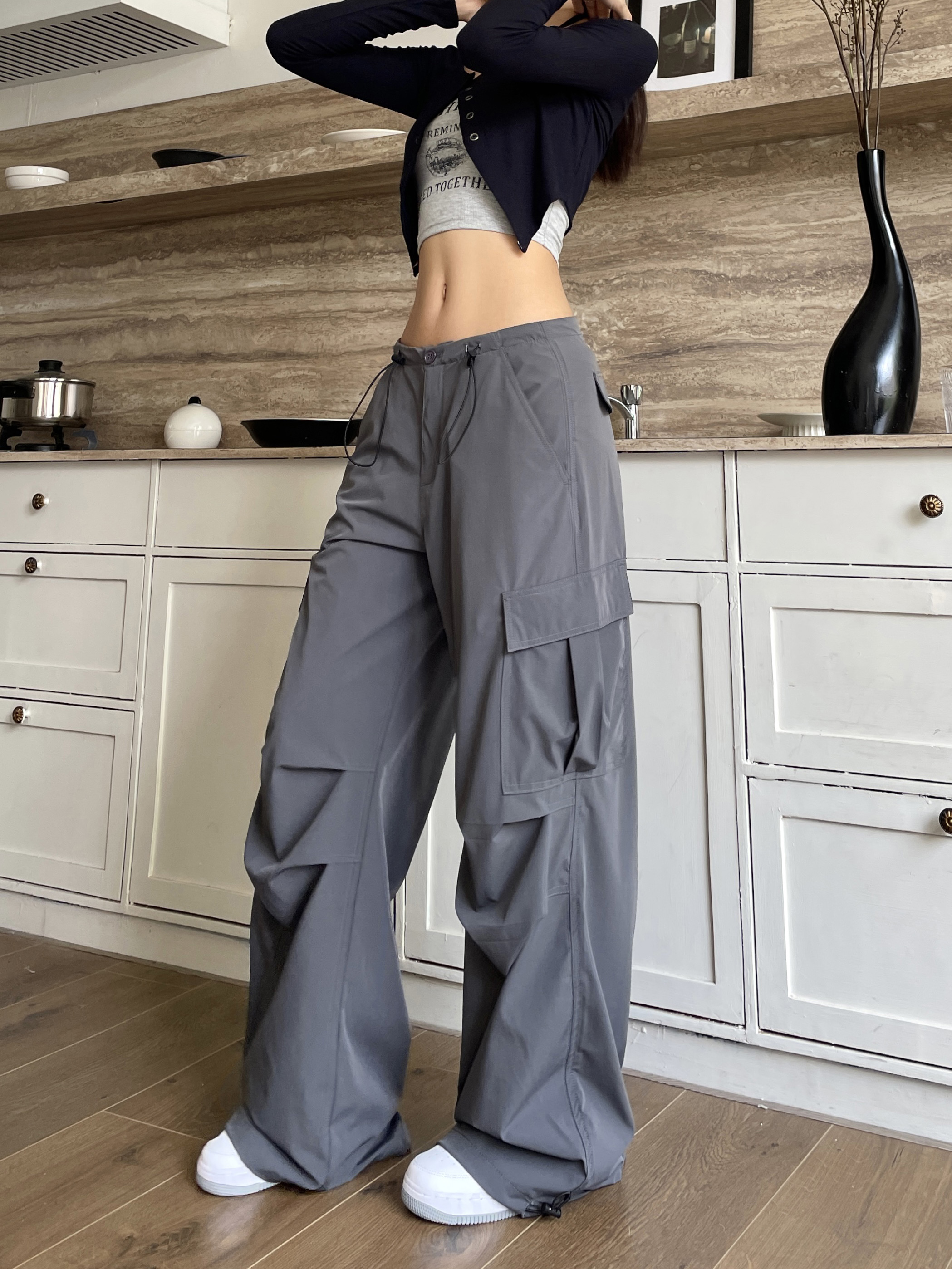 Retro Hip-Hop Cargo Pants for Women - Spicy American-Style Wide-Leg Pants with Drawstring and Pleated Pockets - Casual Streetwear Retro Hip-Hop Cargo Pants for Women - Spicy American-Style Wide-Leg Pants with Drawstring and Pleated Pockets - Casual Streetwear