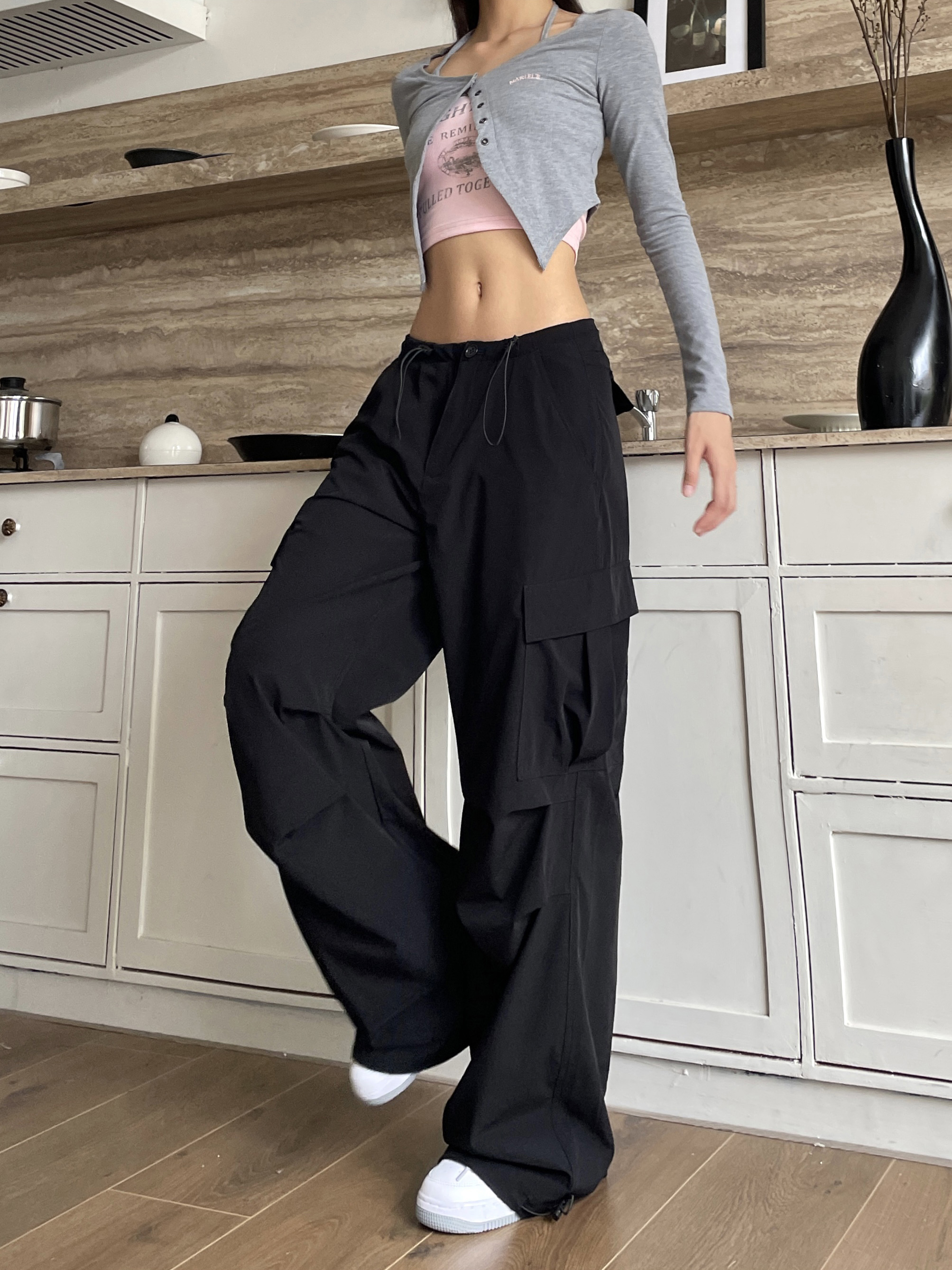 Retro Hip-Hop Cargo Pants for Women - Spicy American-Style Wide-Leg Pants with Drawstring and Pleated Pockets - Casual Streetwear Retro Hip-Hop Cargo Pants for Women - Spicy American-Style Wide-Leg Pants with Drawstring and Pleated Pockets - Casual Streetwear