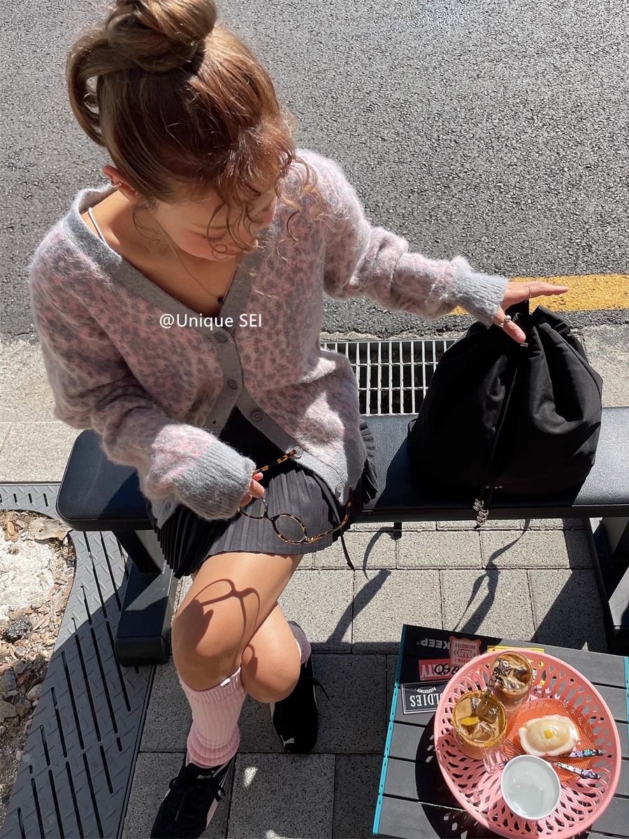 Retro Leopard Print V-Neck Mohair Cardigan Sweater for Women - Casual Loose Fit Autumn Winter Knitwear Retro Leopard Print V-Neck Mohair Cardigan Sweater for Women - Casual Loose Fit Autumn Winter Knitwear