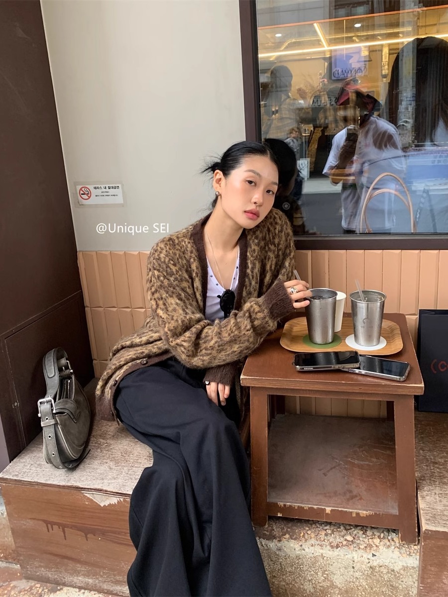 Retro Leopard Print V-Neck Mohair Cardigan Sweater for Women - Casual Loose Fit Autumn Winter Knitwear Retro Leopard Print V-Neck Mohair Cardigan Sweater for Women - Casual Loose Fit Autumn Winter Knitwear