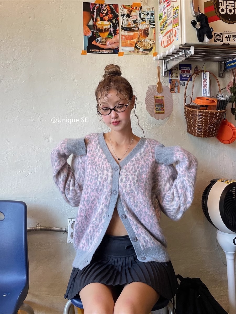 Retro Leopard Print V-Neck Mohair Cardigan Sweater for Women - Casual Loose Fit Autumn Winter Knitwear Retro Leopard Print V-Neck Mohair Cardigan Sweater for Women - Casual Loose Fit Autumn Winter Knitwear