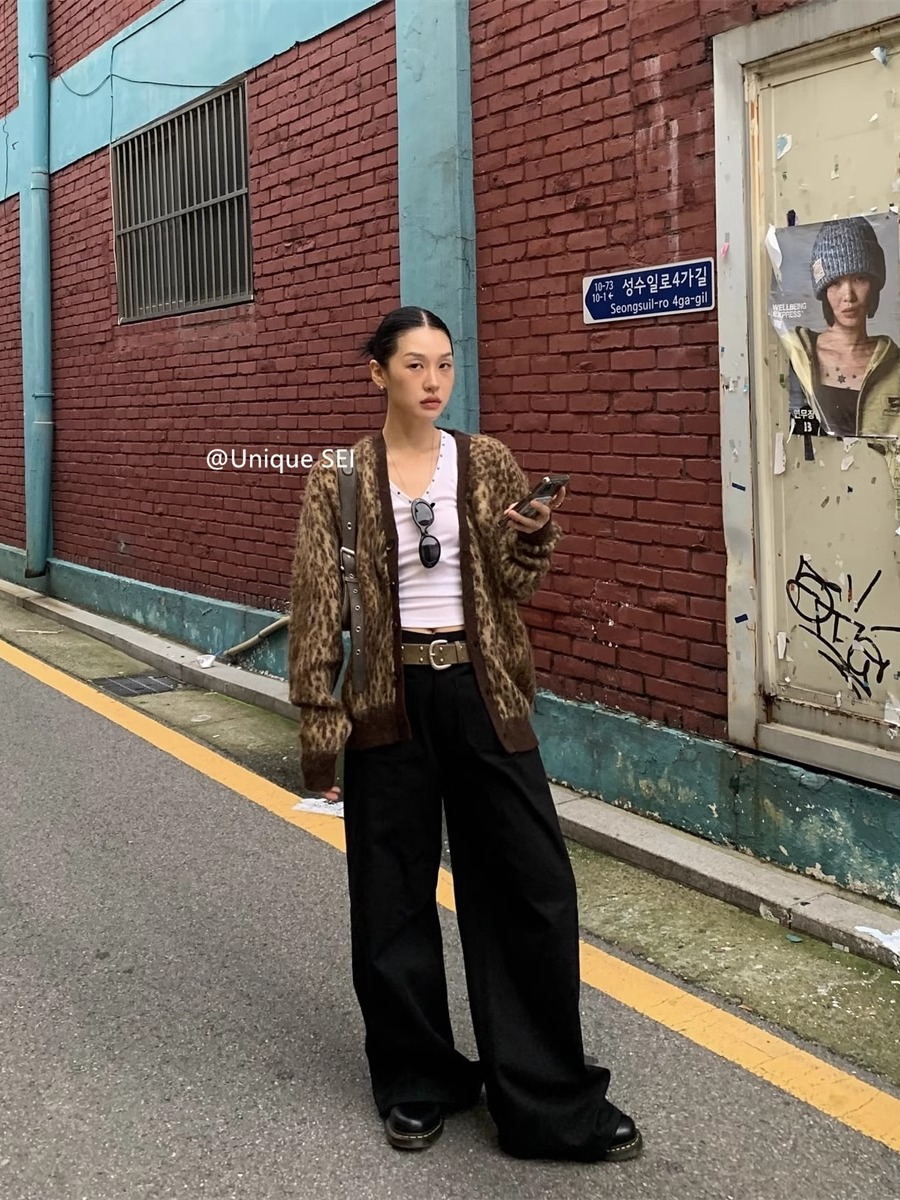 Retro Leopard Print V-Neck Mohair Cardigan Sweater for Women - Casual Loose Fit Autumn Winter Knitwear Retro Leopard Print V-Neck Mohair Cardigan Sweater for Women - Casual Loose Fit Autumn Winter Knitwear