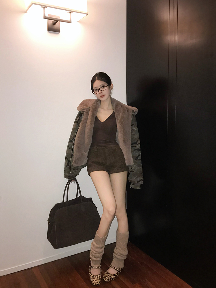 Retro Low-Waist Woolen Shorts for Women - Autumn Winter Slim Fit Casual Pants - Y2K Style Fashion Retro Low-Waist Woolen Shorts for Women - Autumn Winter Slim Fit Casual Pants - Y2K Style Fashion