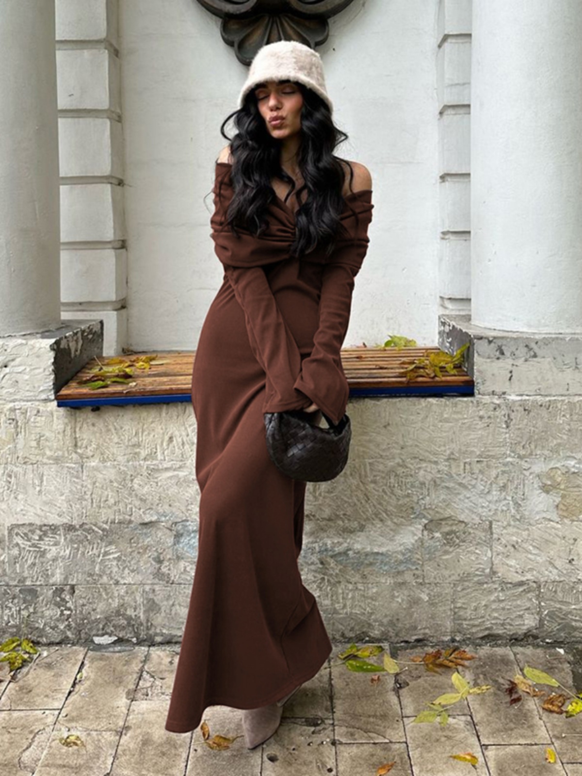 Retro One-Shoulder Ruffled Dress for Women - Elegant Slim Fit, Waist-Defined Long Dress in European American Style for Autumn Retro One-Shoulder Ruffled Dress for Women - Elegant Slim Fit, Waist-Defined Long Dress in European American Style for Autumn