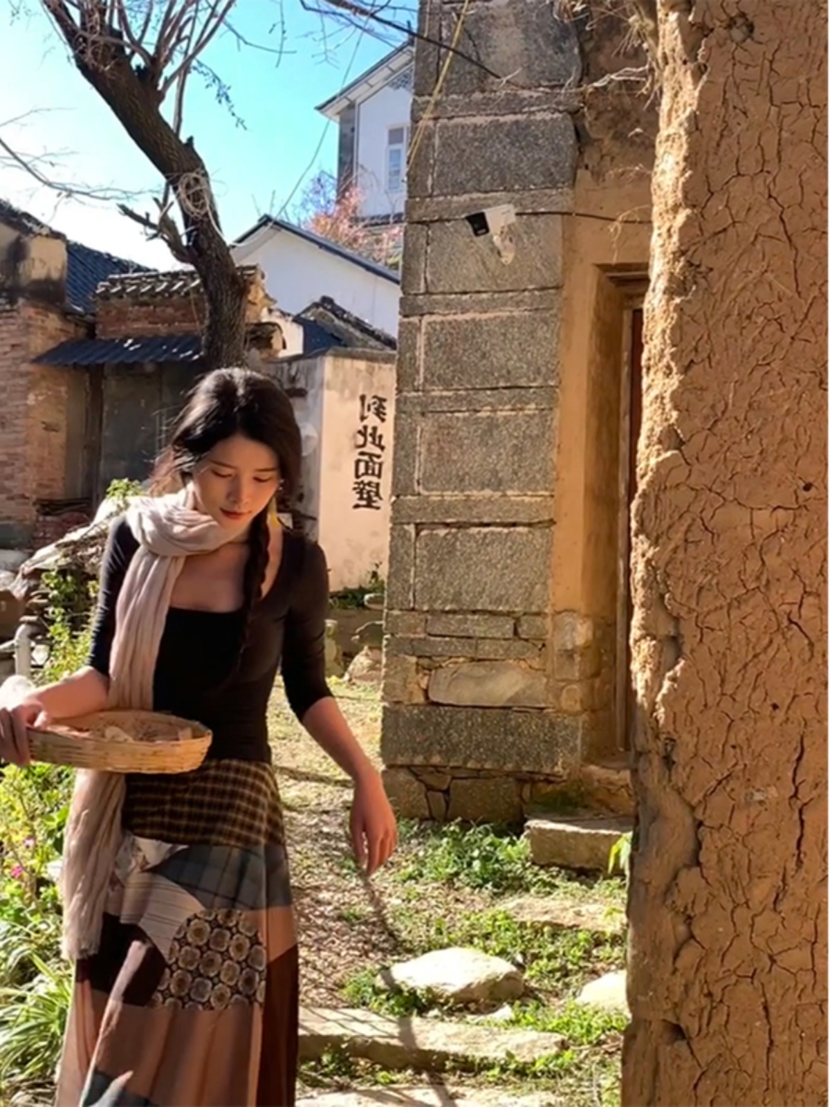 Retro Patchwork Plaid Skirt for Women – Long Spring Skirt with Niche Design, Perfect for Y2K and Vintage Style Retro Patchwork Plaid Skirt for Women – Long Spring Skirt with Niche Design, Perfect for Y2K and Vintage Style