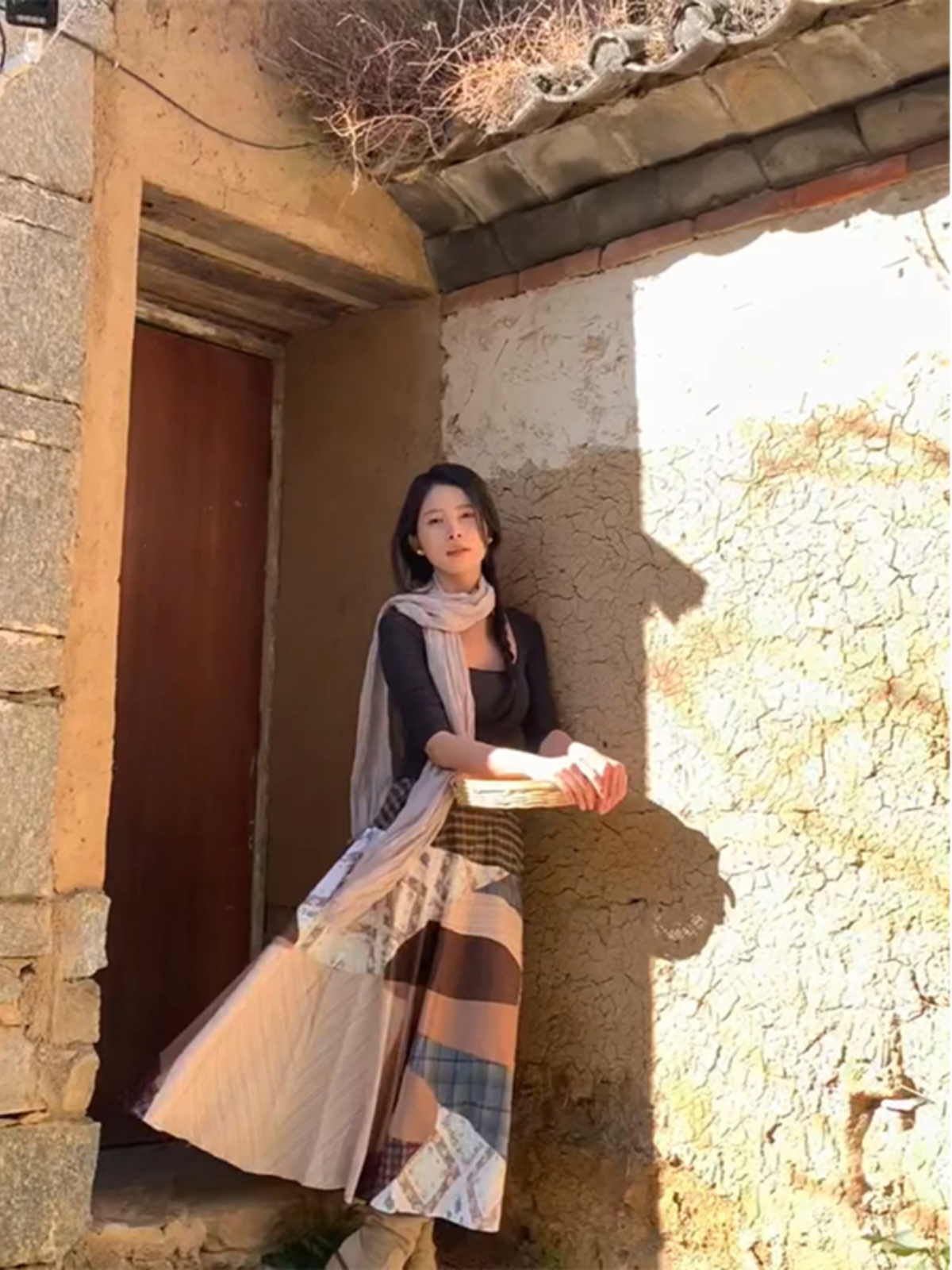 Retro Patchwork Plaid Skirt for Women – Long Spring Skirt with Niche Design, Perfect for Y2K and Vintage Style Retro Patchwork Plaid Skirt for Women – Long Spring Skirt with Niche Design, Perfect for Y2K and Vintage Style