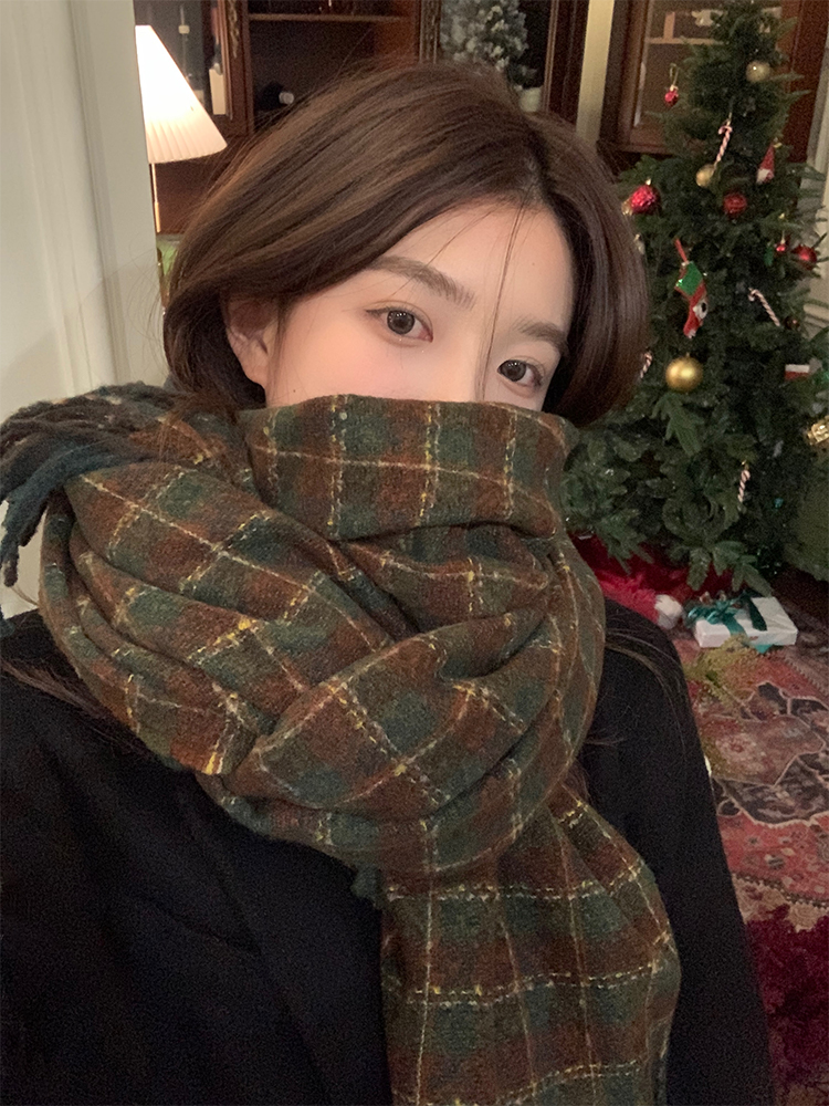 Retro Plaid Tassel Scarf for Women - Warm High-End Korean Style Winter 2025 Accessory Retro Plaid Tassel Scarf for Women - Warm High-End Korean Style Winter 2025 Accessory