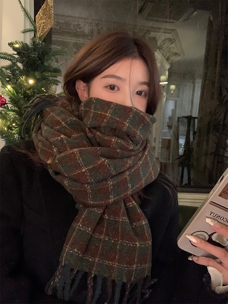 Retro Plaid Tassel Scarf for Women - Warm High-End Korean Style Winter 2025 Accessory Retro Plaid Tassel Scarf for Women - Warm High-End Korean Style Winter 2025 Accessory