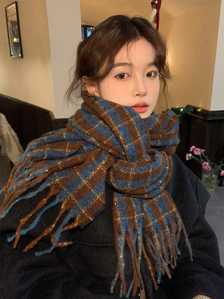 Retro Plaid Tassel Scarf for Women - Warm High-End Korean Style Winter 2025 Accessory Retro Plaid Tassel Scarf for Women - Warm High-End Korean Style Winter 2025 Accessory