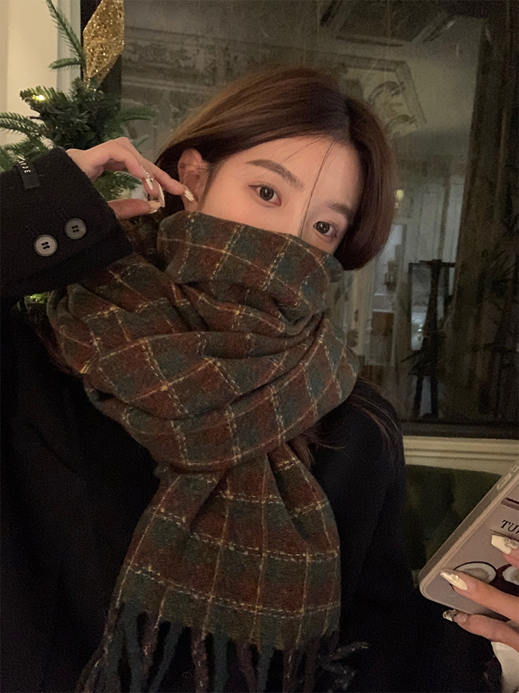 Retro Plaid Tassel Scarf for Women - Warm High-End Korean Style Winter 2025 Accessory Retro Plaid Tassel Scarf for Women - Warm High-End Korean Style Winter 2025 Accessory