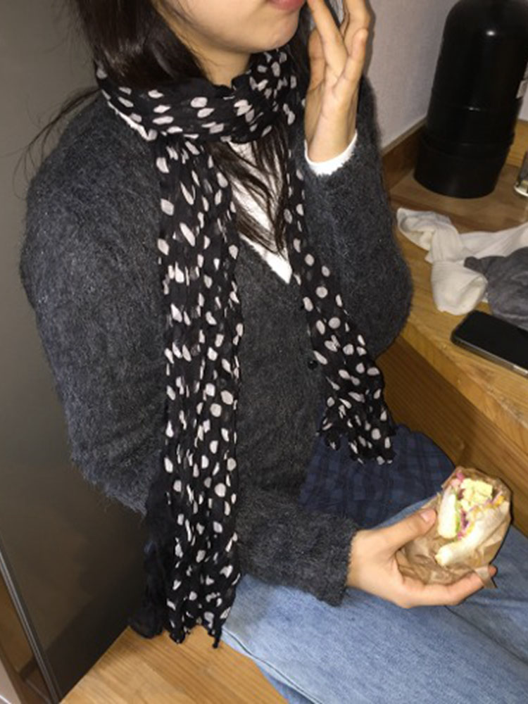 Retro Polka Dot Pleated Black and White Scarf - Cotton Linen Blend, Versatile Autumn Winter Accessory, High-End Korean Style