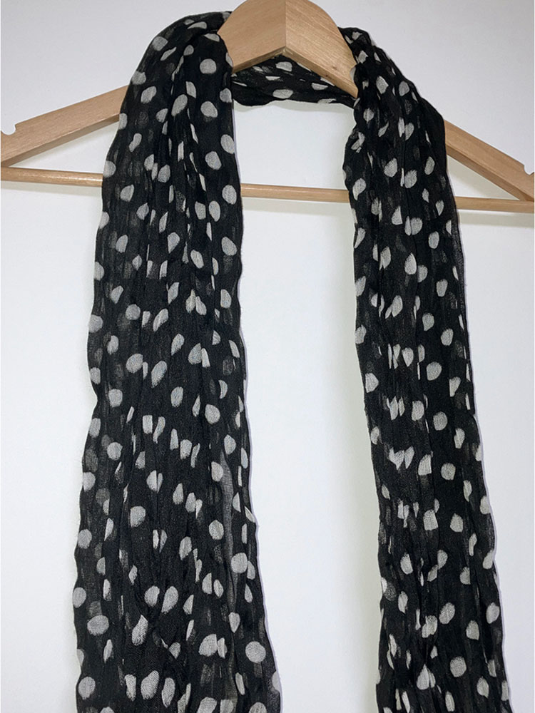 Retro Polka Dot Pleated Black and White Scarf - Cotton Linen Blend, Versatile Autumn Winter Accessory, High-End Korean Style Retro Polka Dot Pleated Black and White Scarf - Cotton Linen Blend, Versatile Autumn Winter Accessory, High-End Korean Style