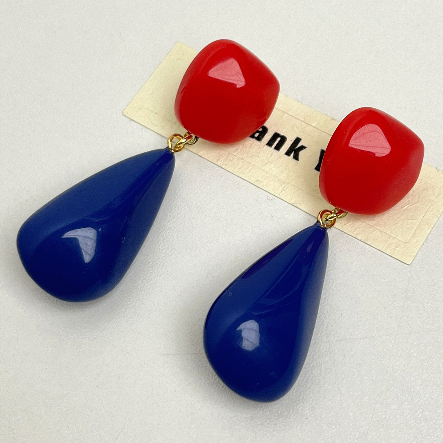 Retro Red and Blue Color-Blocking Water Drop Earrings for Women - Lightweight Resin Studs for a High-End Look and Small Face Appearance Retro Red and Blue Color-Blocking Water Drop Earrings for Women - Lightweight Resin Studs for a High-End Look and Small Face Appearance