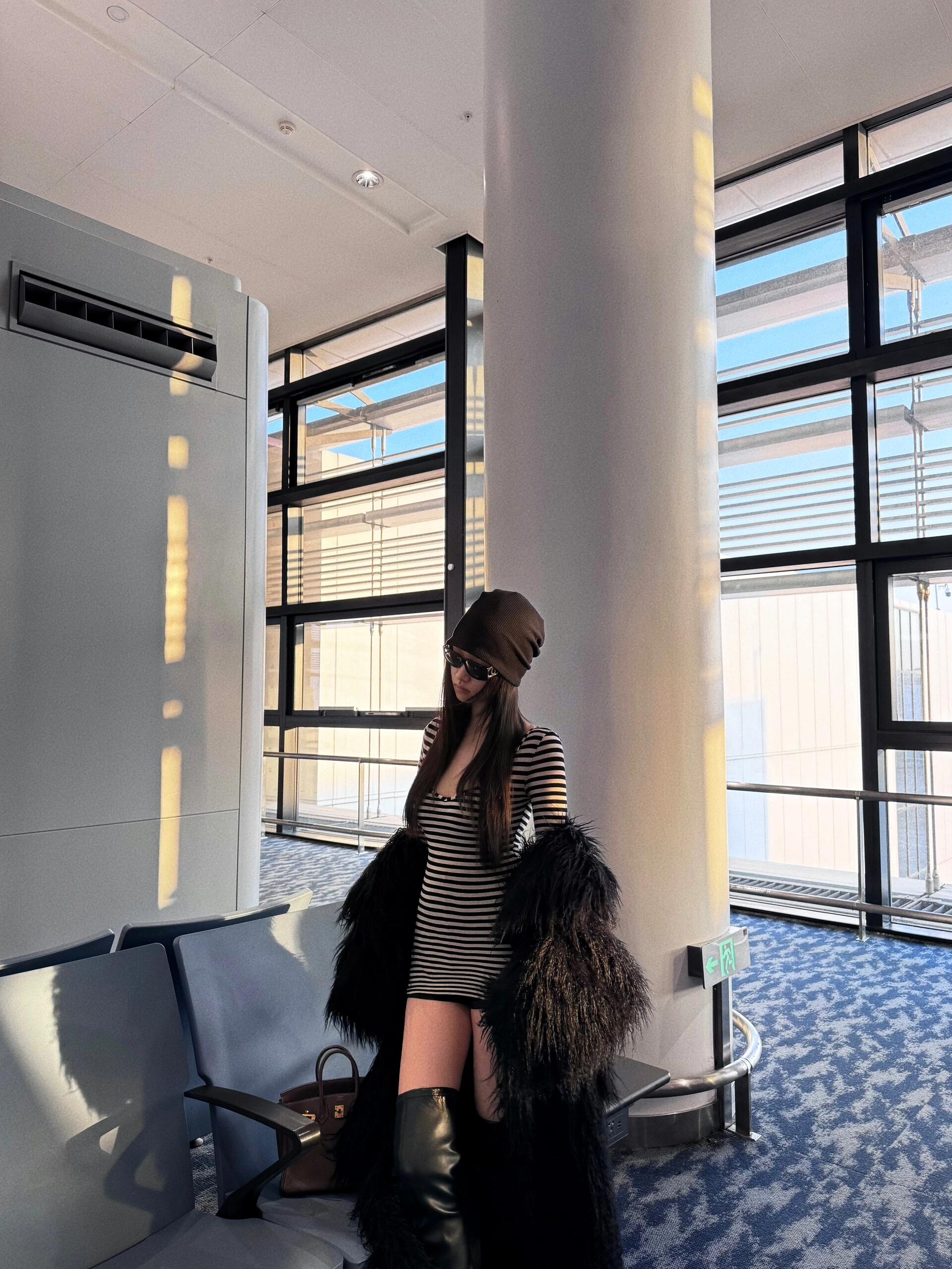 Retro Striped V-Neck Off-Shoulder Dress for Women - Long Sleeve, Waist-Cinching, Slim-Fit Bodycon Mini for Autumn/Winter Style Retro Striped V-Neck Off-Shoulder Dress for Women - Long Sleeve, Waist-Cinching, Slim-Fit Bodycon Mini for Autumn/Winter Style