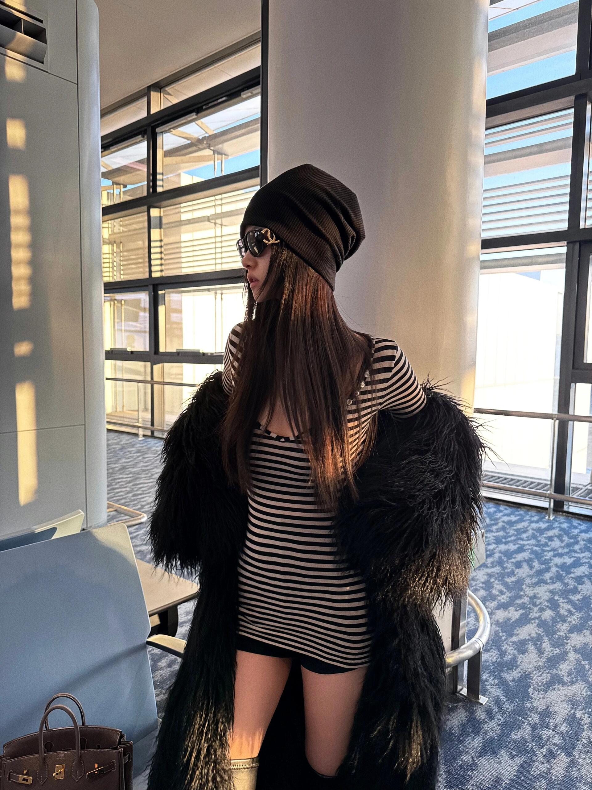 Retro Striped V-Neck Off-Shoulder Dress for Women - Long Sleeve, Waist-Cinching, Slim-Fit Bodycon Mini for Autumn/Winter Style Retro Striped V-Neck Off-Shoulder Dress for Women - Long Sleeve, Waist-Cinching, Slim-Fit Bodycon Mini for Autumn/Winter Style