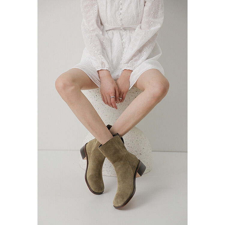 Retro Suede Chunky Low-Heeled Wide-Mouth Short Boots for Women, Round-Toe Martin Style, Genuine Leather Western Autumn/Winter 2025 Retro Suede Chunky Low-Heeled Wide-Mouth Short Boots for Women, Round-Toe Martin Style, Genuine Leather Western Autumn/Winter 2025