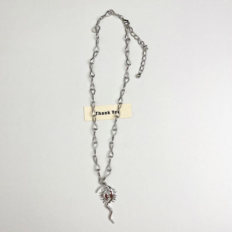 Retro Sun and Moon Pendant Couple Necklace - Light Luxury High-End Clavicle Chain, Trendy Niche Design for Sweet Style Retro Sun and Moon Pendant Couple Necklace - Light Luxury High-End Clavicle Chain, Trendy Niche Design for Sweet Style