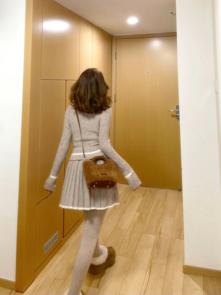 Retro Sweet Lapel Knitted Cardigan and Short Skirt Set for Women - 2025 Winter Fashion, Chic Layering Outfit Retro Sweet Lapel Knitted Cardigan and Short Skirt Set for Women - 2025 Winter Fashion, Chic Layering Outfit