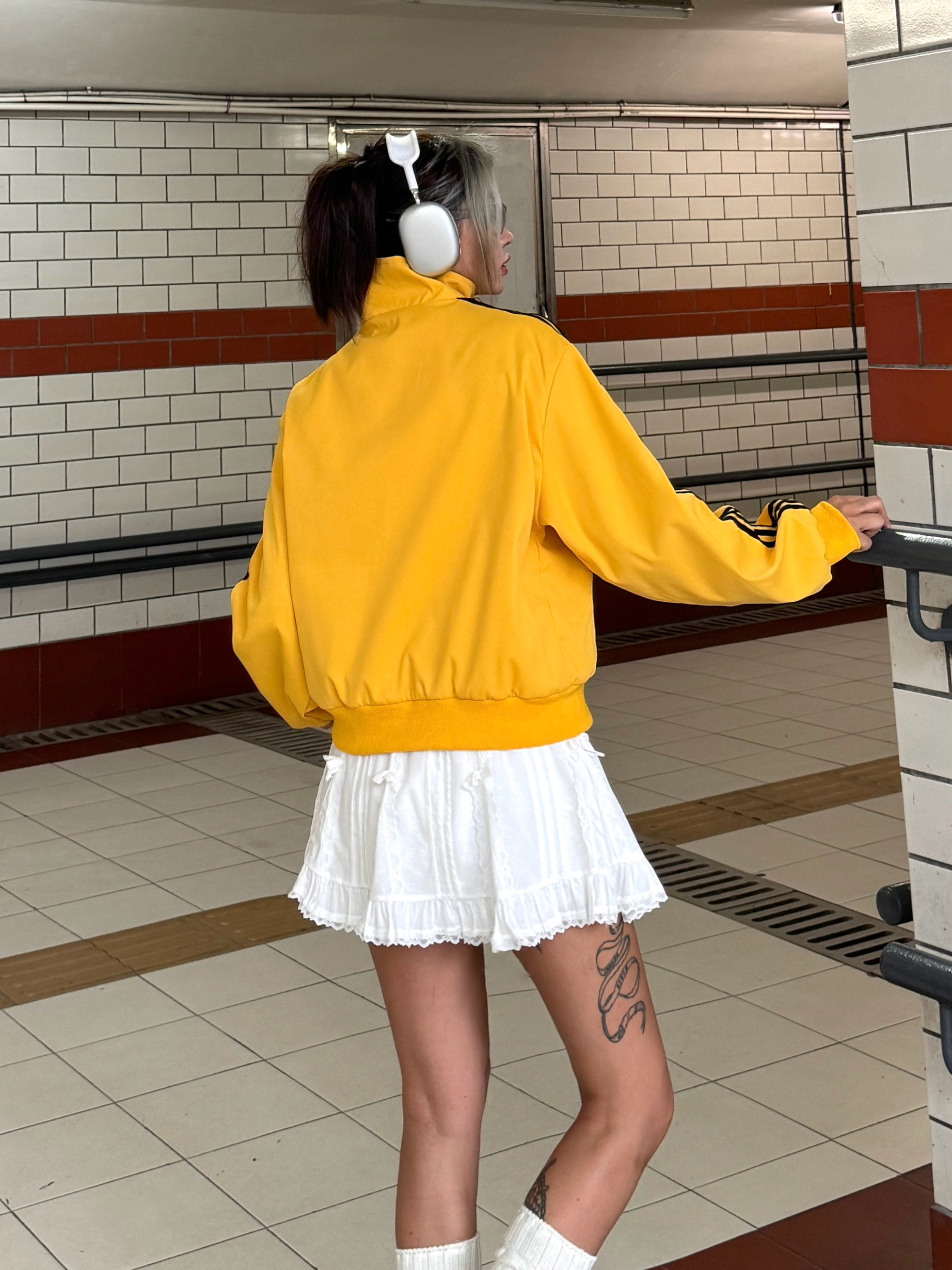 Retro Three-Stripe Zip-Up Short Jacket in Dopamine Yellow - Loose Fit American-Style Stand-Up Collar for Trendy Summer Looks Retro Three-Stripe Zip-Up Short Jacket in Dopamine Yellow - Loose Fit American-Style Stand-Up Collar for Trendy Summer Looks