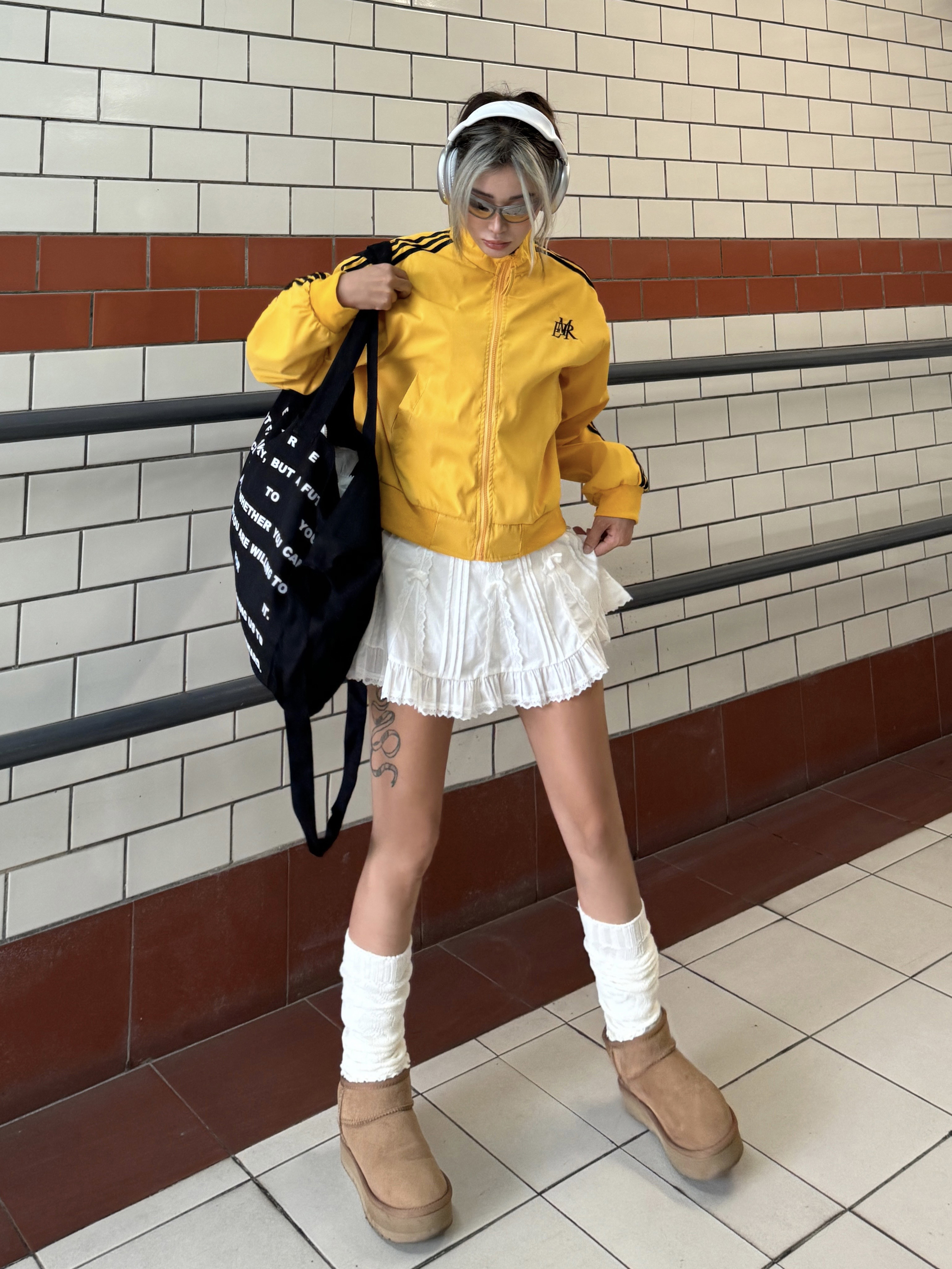 Retro Three-Stripe Zip-Up Short Jacket in Dopamine Yellow - Loose Fit American-Style Stand-Up Collar for Trendy Summer Looks Retro Three-Stripe Zip-Up Short Jacket in Dopamine Yellow - Loose Fit American-Style Stand-Up Collar for Trendy Summer Looks